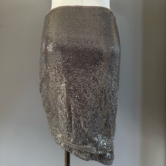 Asymmetrical gold sparkle skirt - Picture 3 of 4